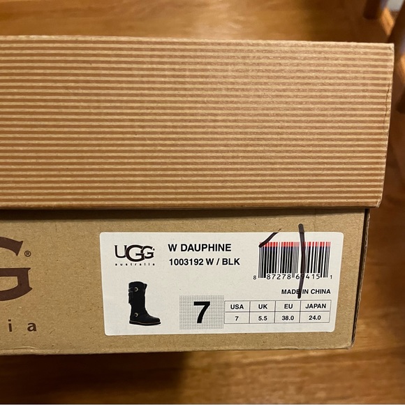 Ugg Dauphine Boots - Picture 5 of 6